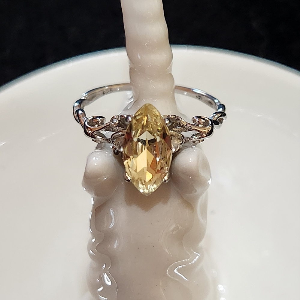 Elegant Silver and Lemon Quartz Gemstone Ring